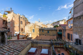 Trastevere house with balcony,quiet NEW